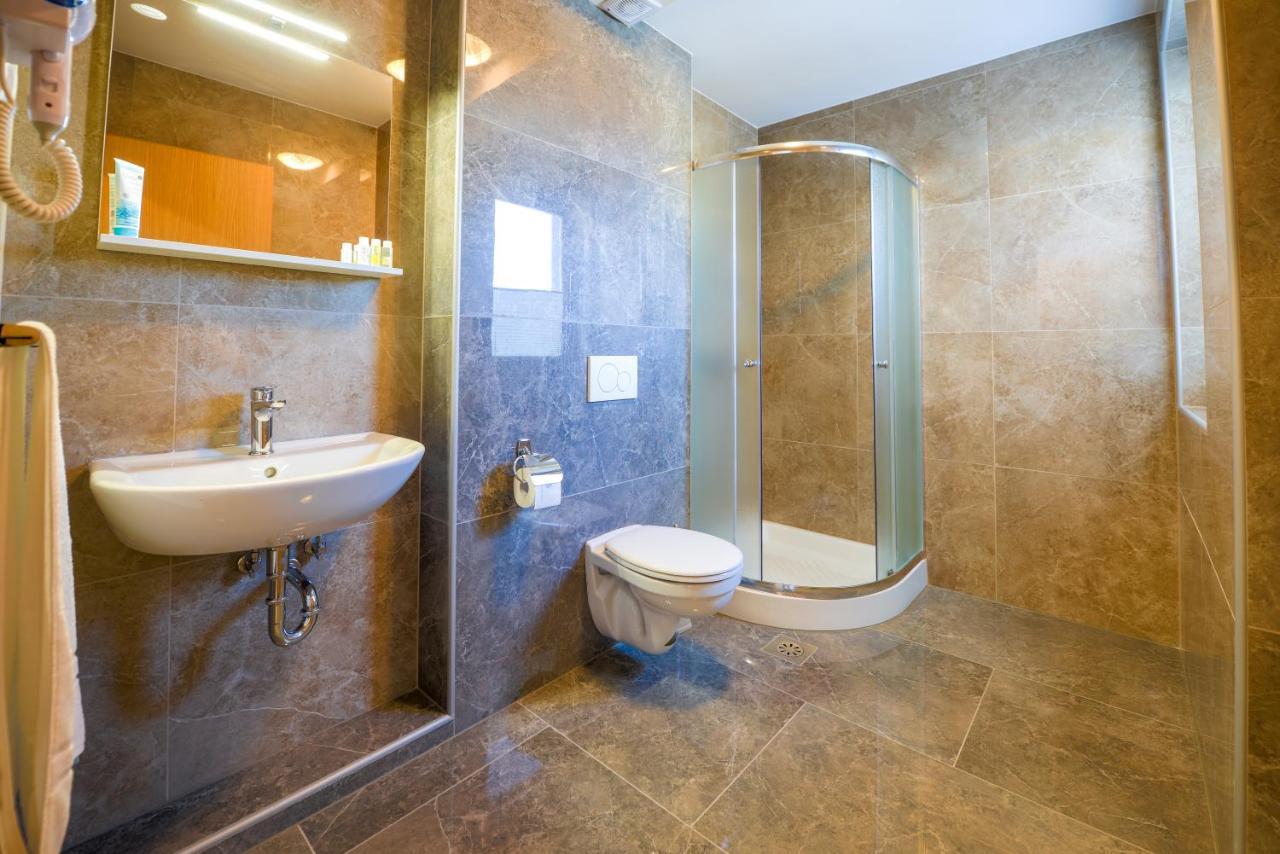 Hotel Baron Smlednik Екстер'єр фото